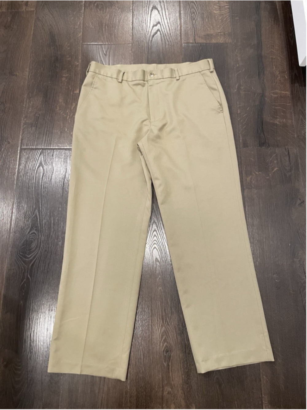 Van Heusen Traveler Pleated Khaki Chino Pants – Size 36x30 Mens Dress Pants